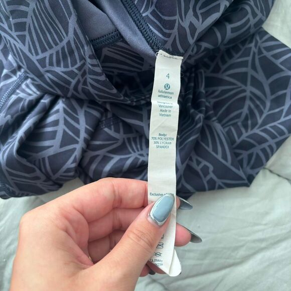 Lululemon Cropped Leggings Size 4 - Picture 3 of 5
